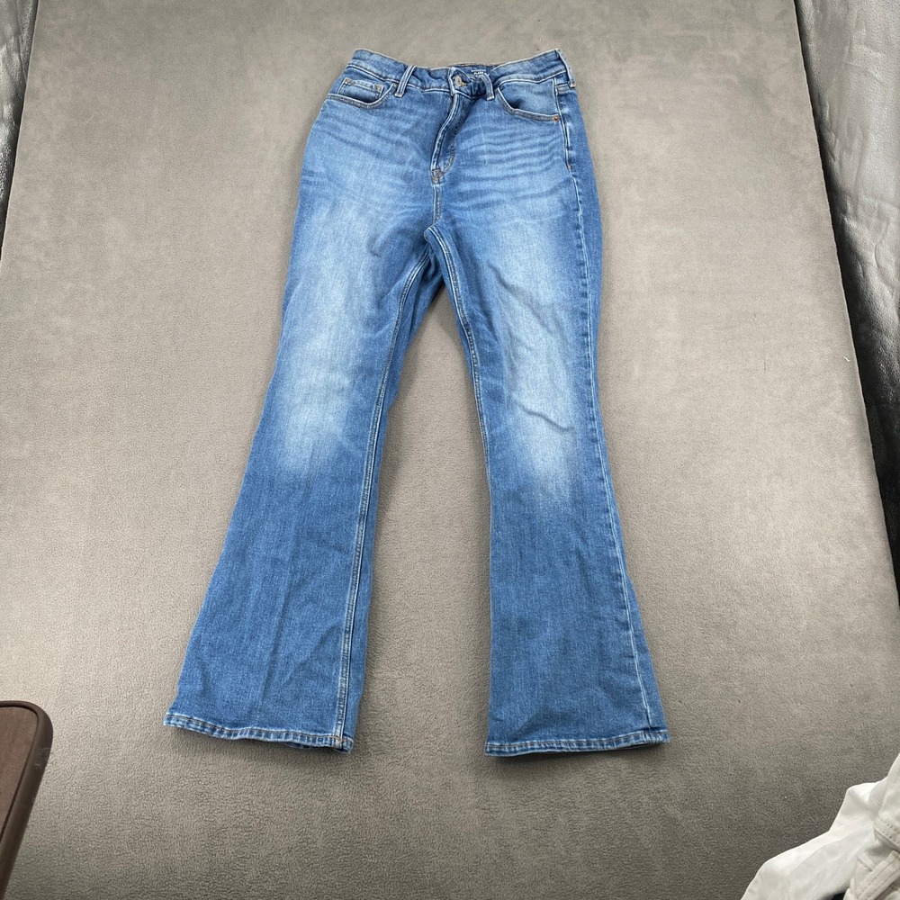 Old Navy Extra High-Rise Flare Jeans Medium Wash Size 8 Secret-Smooth Pockets